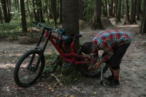 Verschillende soorten fietspompen, van handpompen tot elektrische modellen, voor diverse behoeften en voorkeuren.